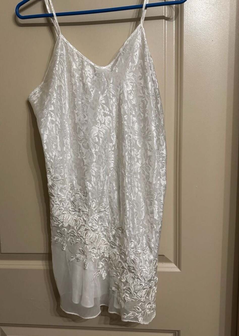 Vintage Dentelle White Floral Satin Chemise Nightgown with Embroidered Mesh Trim